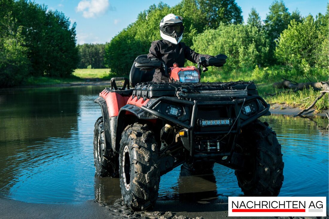 Ein schwerer Quad-Unfall in Tirol verletzt einen 21-Jährigen und fordert ein Todesopfer; Rettung im Krankenhaus St. Johann.