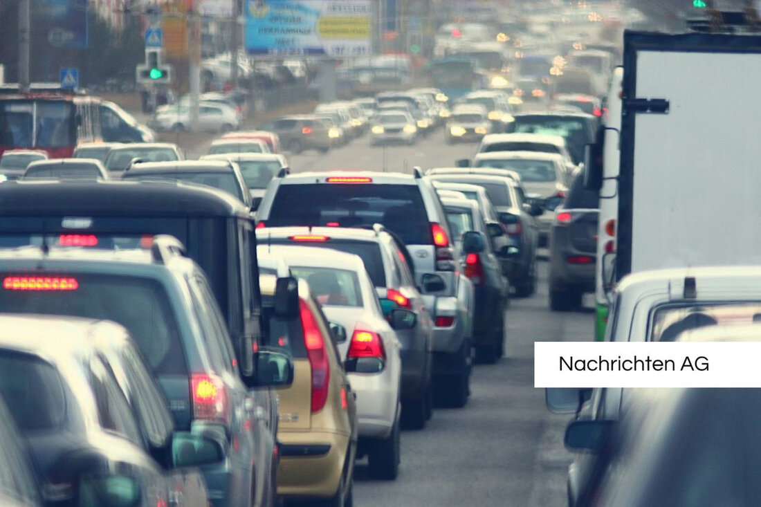 Erhöhte Stauwarnungen für den Raum Hamburg am Himmelfahrtswochenende: Pendler und Urlauber verursachen engpassreiche Verkehrslagen.